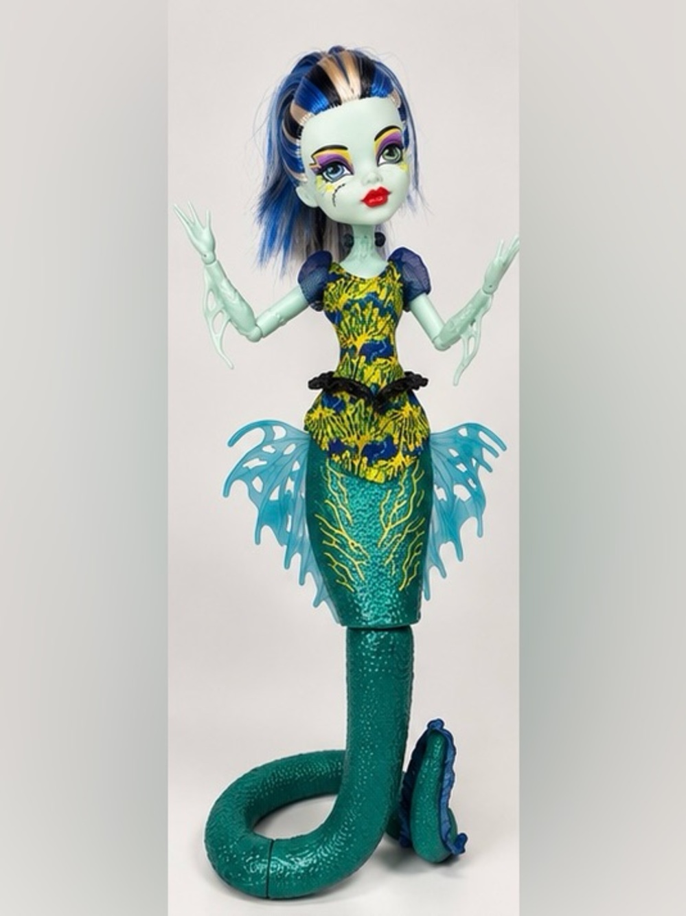 Monster High Great Scarrier Reef Frankie Stein Mermaid Doll